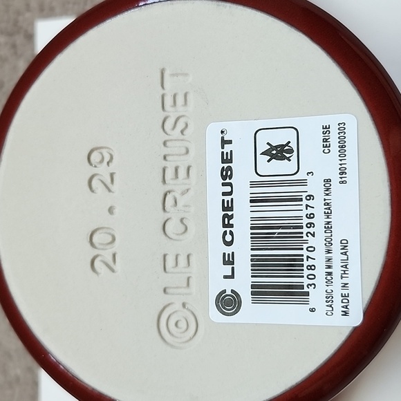 Le Creuset Mini Cocotte With Heart Knob - Picture 3 of 4